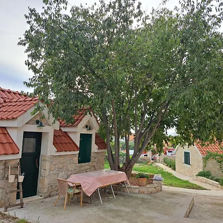 House Little Flower Трогир